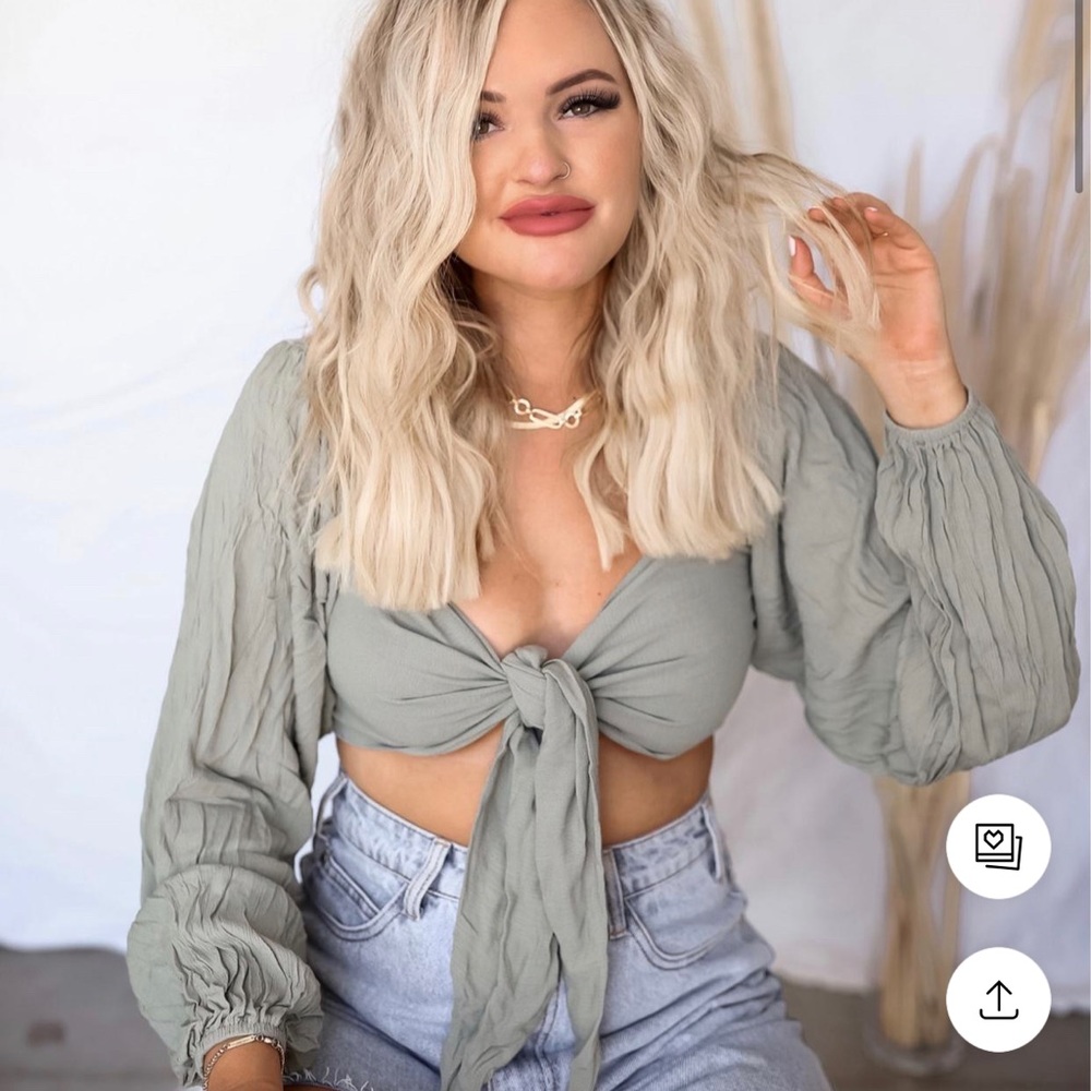 Adorable Tie-Front Green Top 🌿